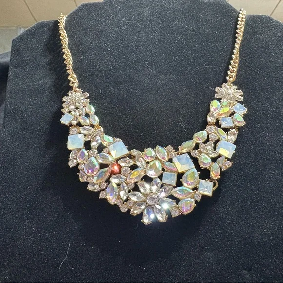 Park Lane Elsa Necklace - Bridal, Pageant, Holiday - Picture 3 of 3